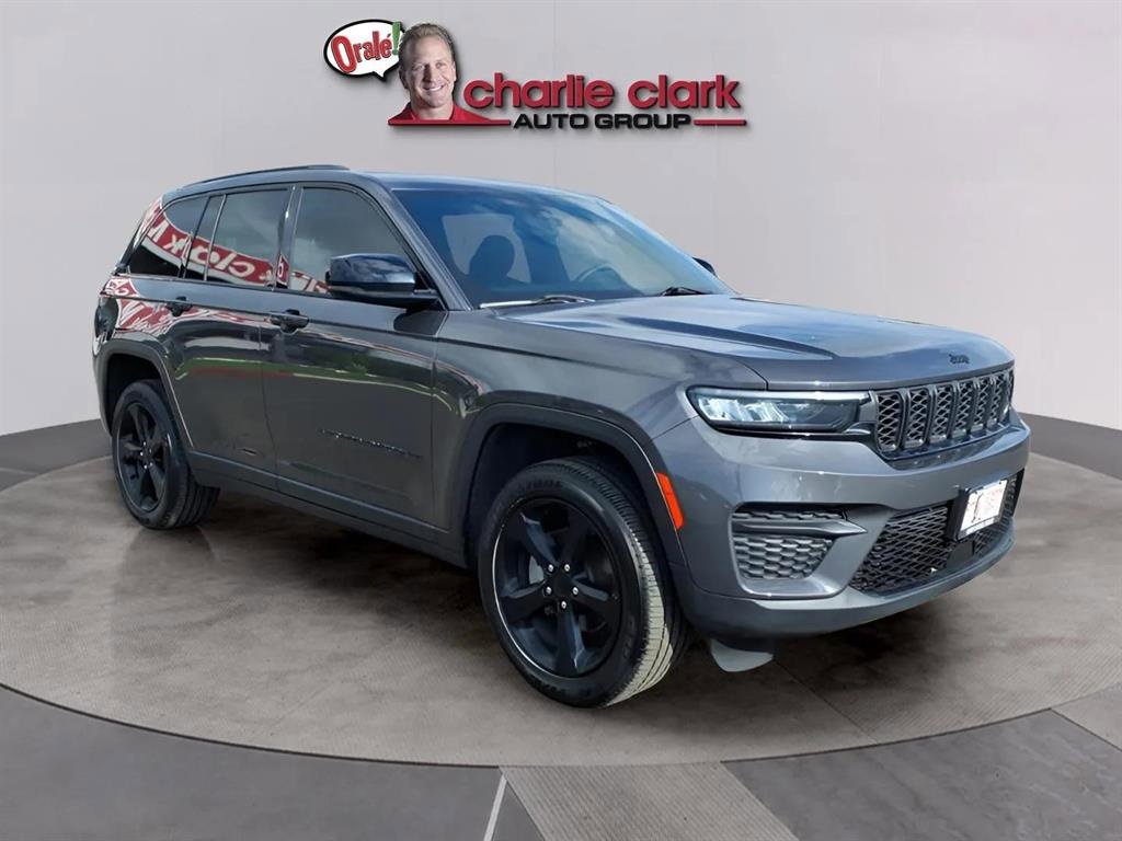 Used 2024 Jeep Grand Cherokee Altitude image 7