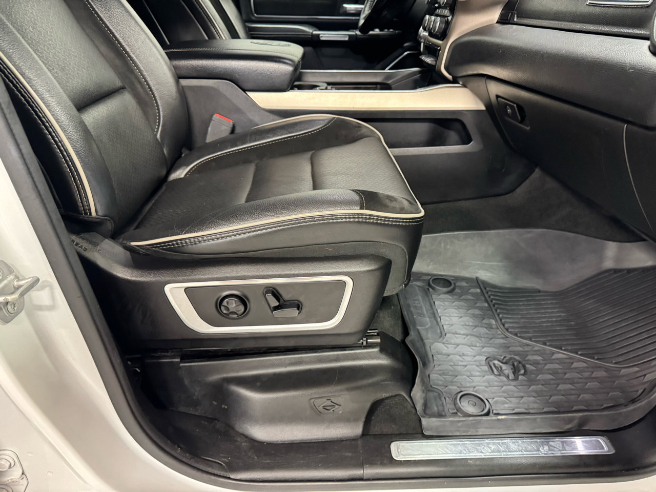 Used 2019 RAM 1500 Laramie image 15