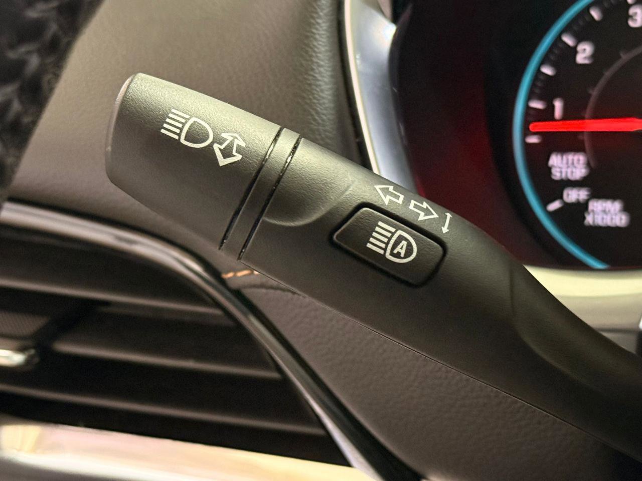 Used 2020 Chevrolet Traverse LT w/ Driver Confidence II Package image 32