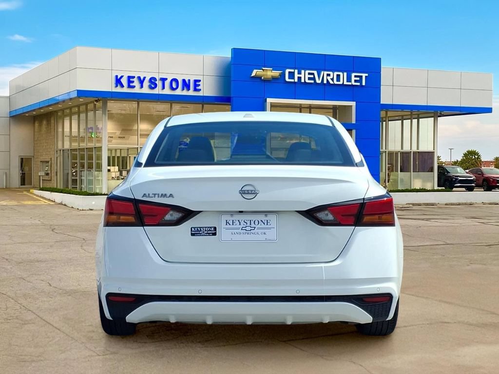 Used 2025 Nissan Altima 2.5 SV FWD image 6