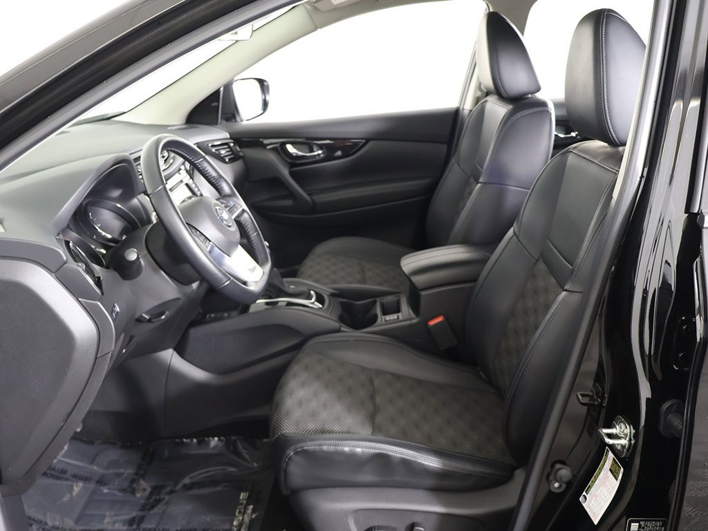 Used 2022 Nissan Rogue Sport SV w/ Technology Package image 30