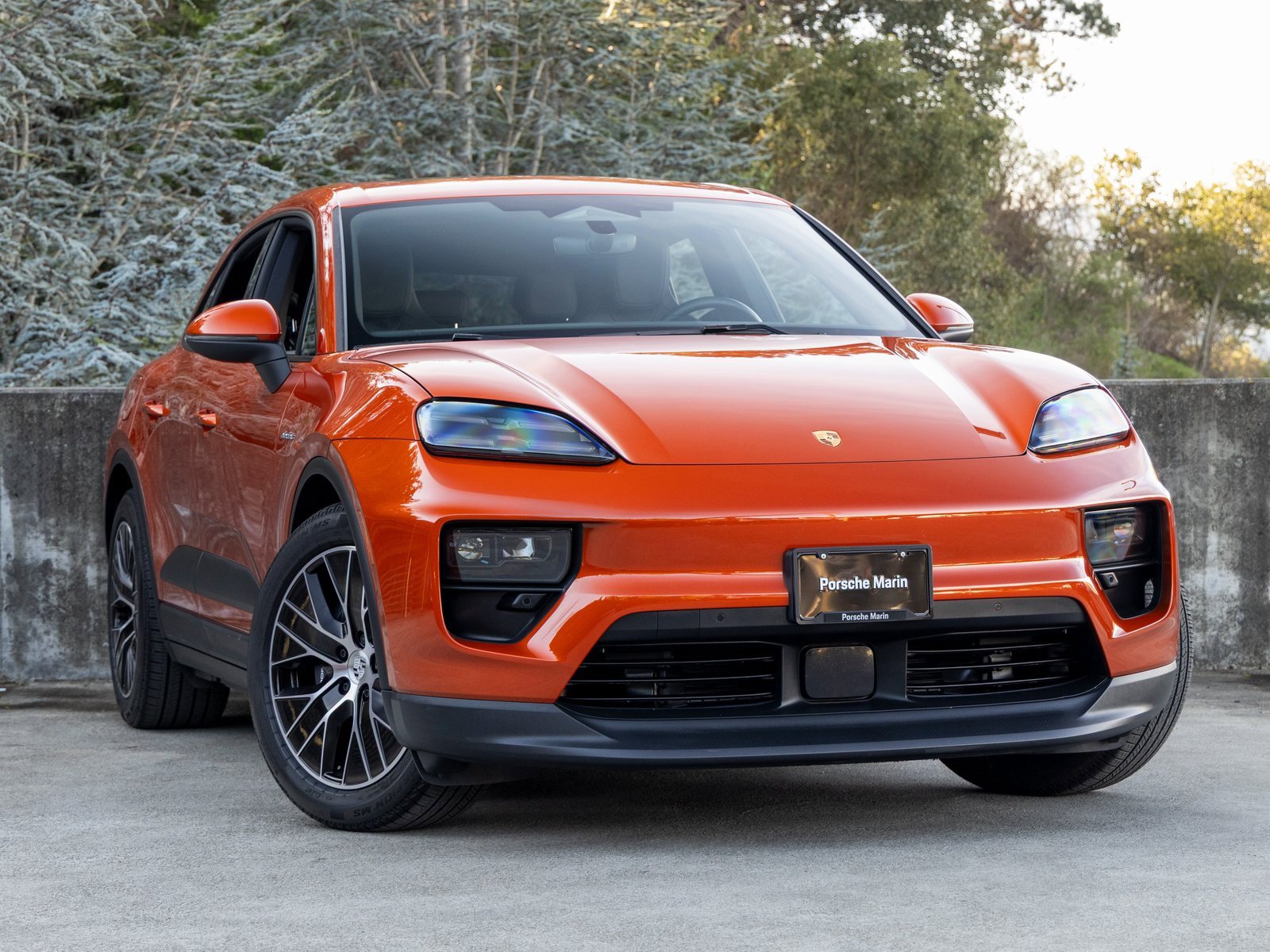 Certified 2025 Porsche Macan Electric image 6