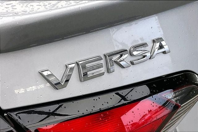 Used 2024 Nissan Versa SR FWD image 9