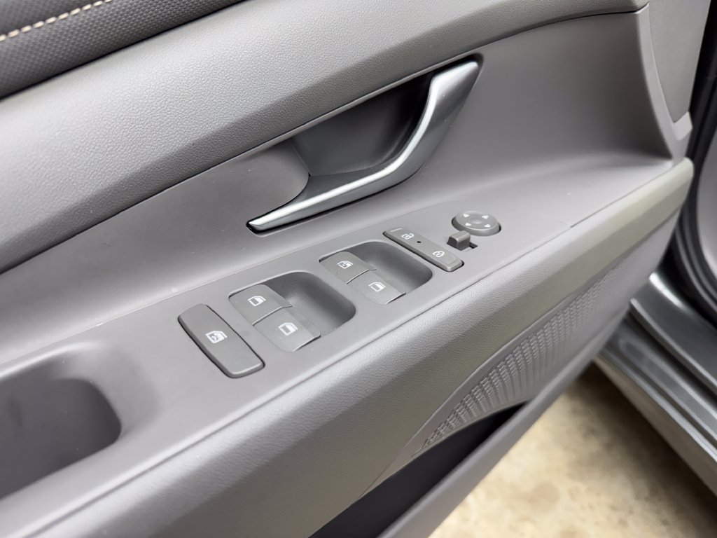 Used 2025 Hyundai Elantra Sport FWD image 9