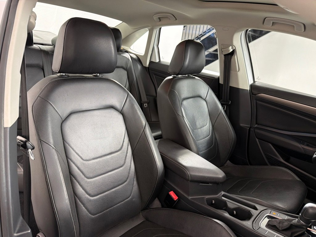Used 2019 Volkswagen Jetta SEL Premium FWD image 25