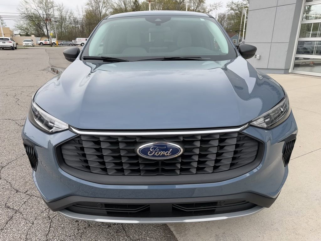 Used 2025 Ford Escape Active w/ Cold Weather Package FWD image 11