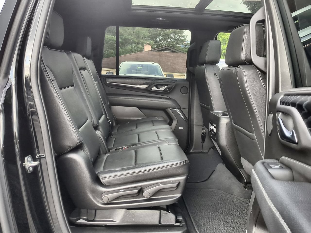 Used 2022 GMC Yukon XL Denali AWD/4WD image 27