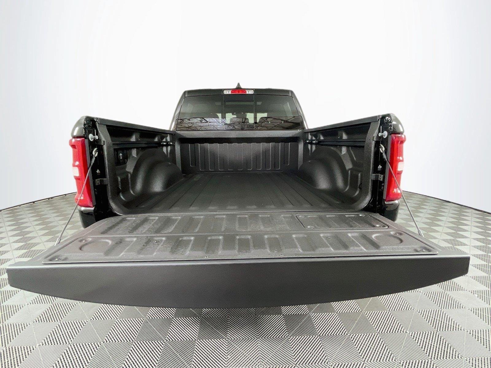 Used 2026 RAM 1500 Laramie w/ Advanced Safety Group II AWD/4WD image 29