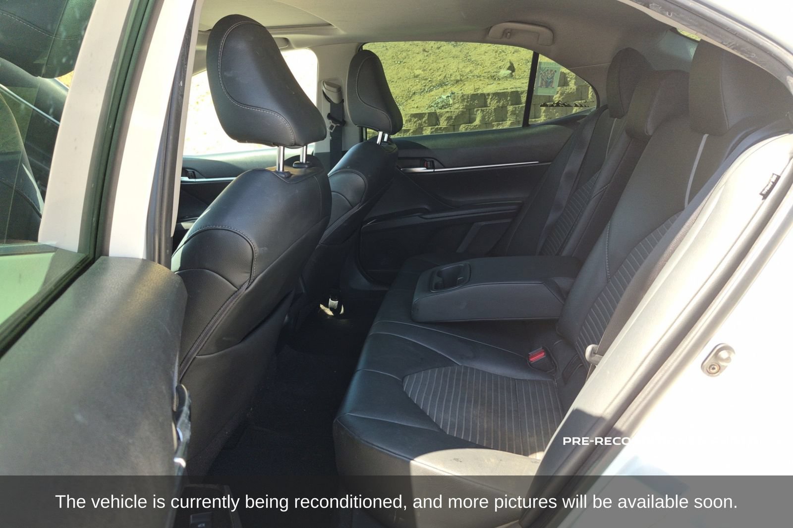 Used 2019 Toyota Camry SE w/ Carpet Mat Package FWD image 12