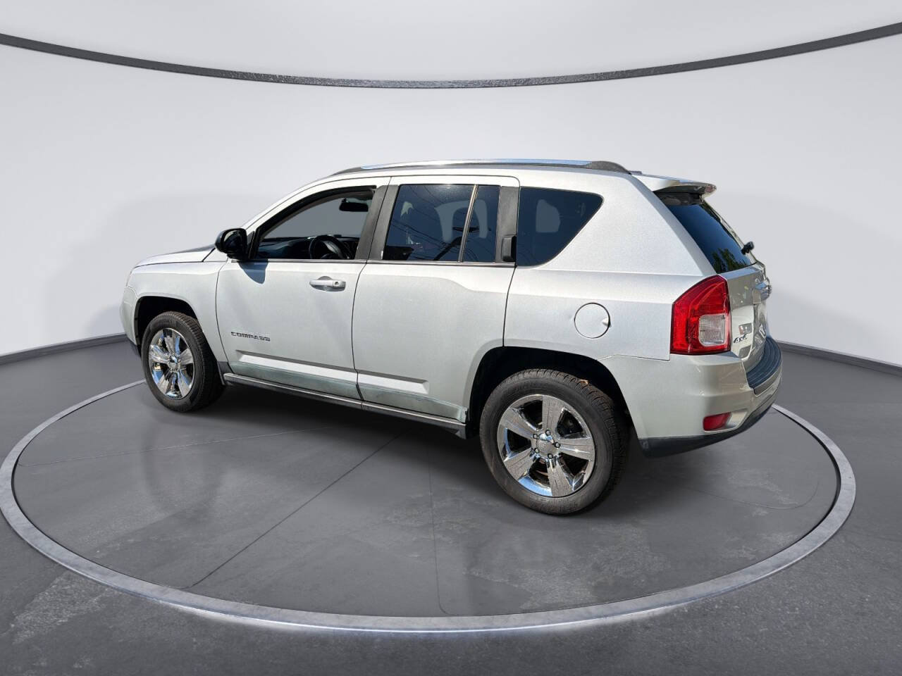Used 2011 Jeep Compass Latitude AWD/4WD image 3