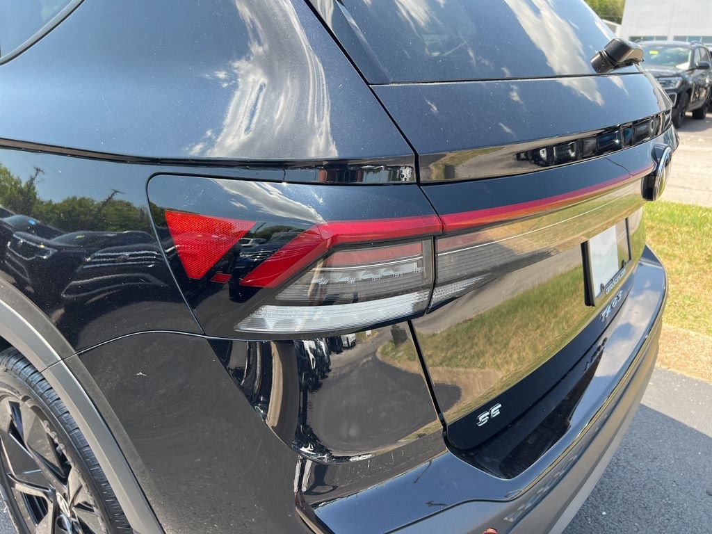 New 2025 Volkswagen Taos SE FWD image 12