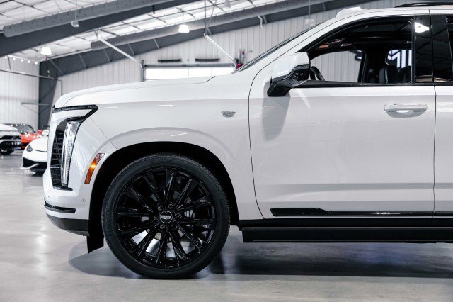 Used 2025 Cadillac Escalade Sport Platinum w/ LPO, ONYX Package image 40