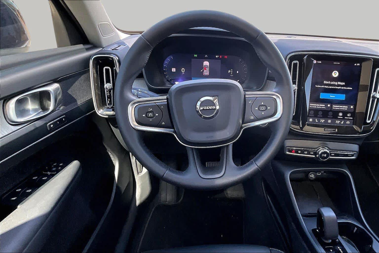 Used 2026 Volvo XC40 B4 Core FWD image 7