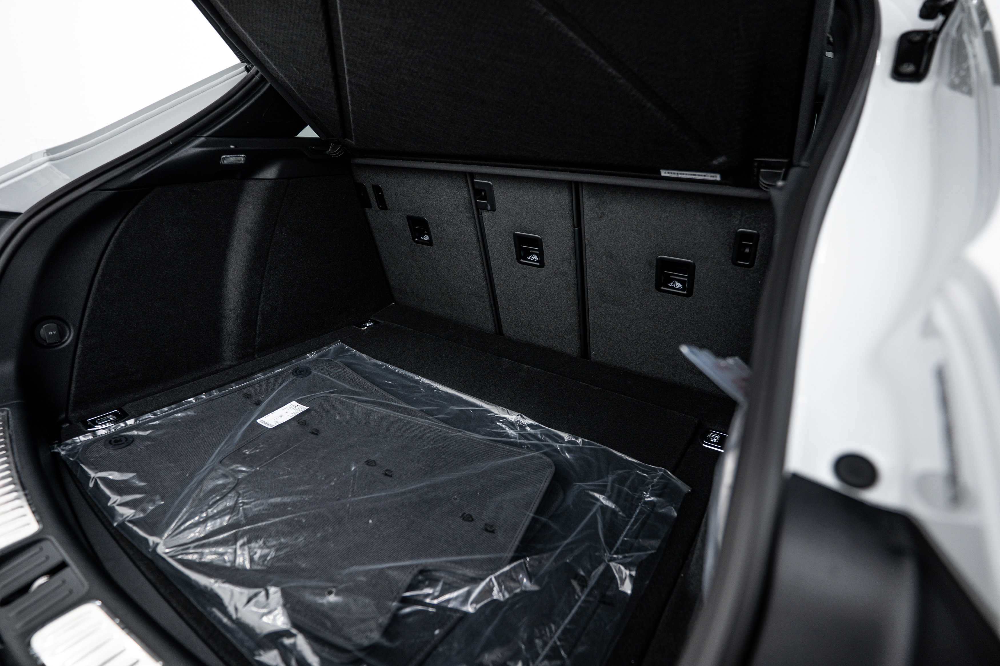 New 2026 Porsche Macan image 23