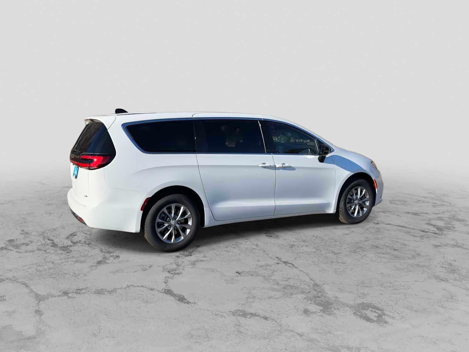 New 2026 Chrysler Pacifica Select image 9