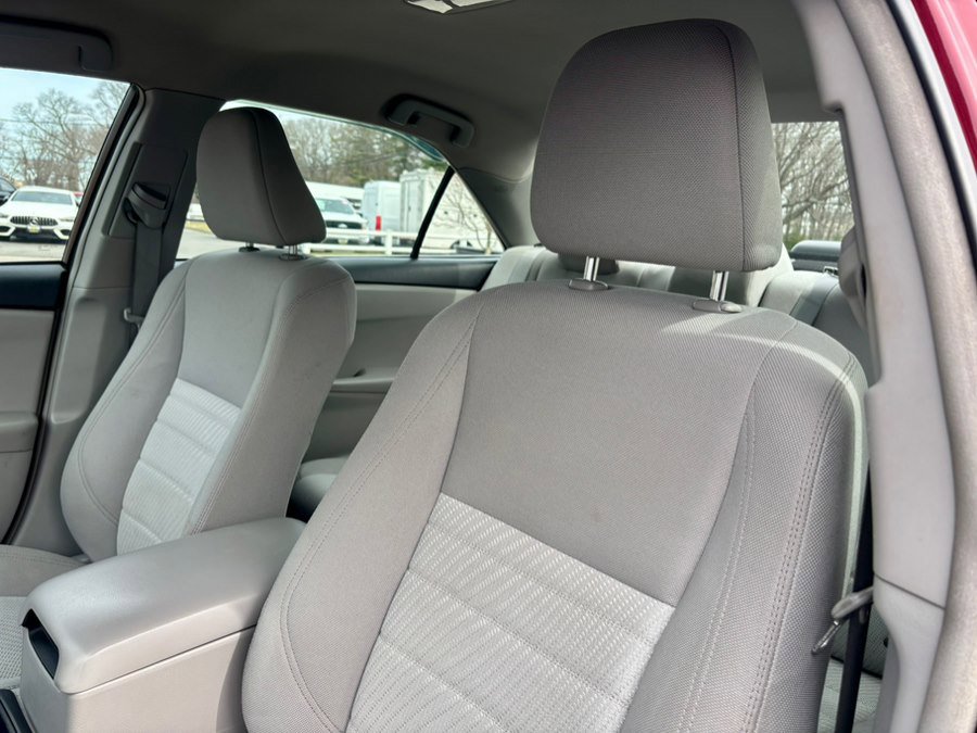 Used 2017 Toyota Camry LE image 17