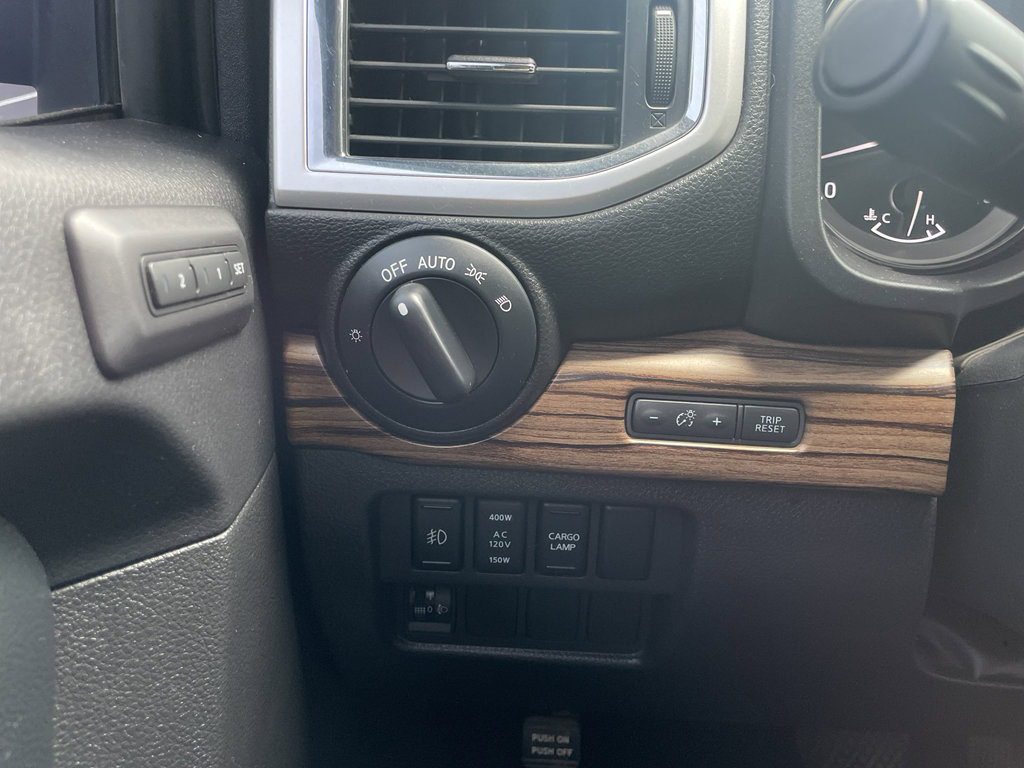 Used 2017 Nissan Titan SL image 26