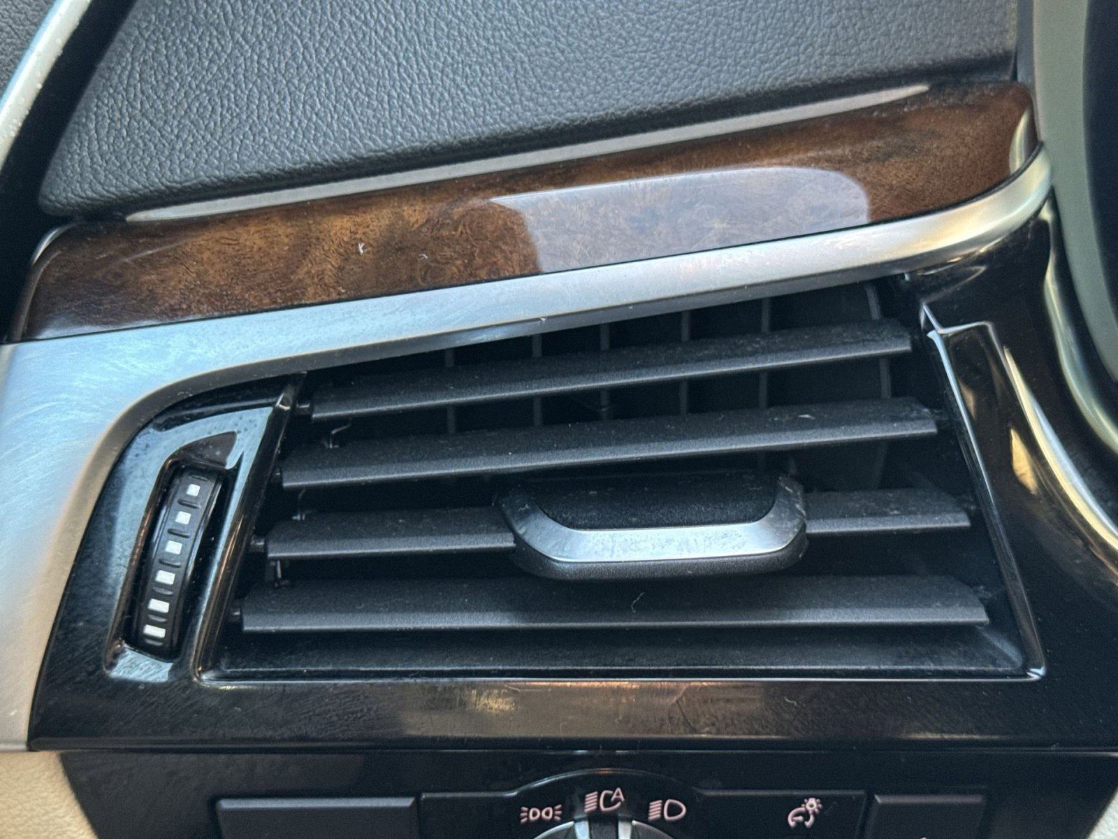 Used 2020 BMW 530e xDrive w/ Premium Package image 22