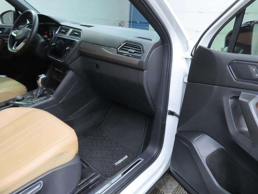 Used 2023 Volkswagen Tiguan SE R-Line image 30