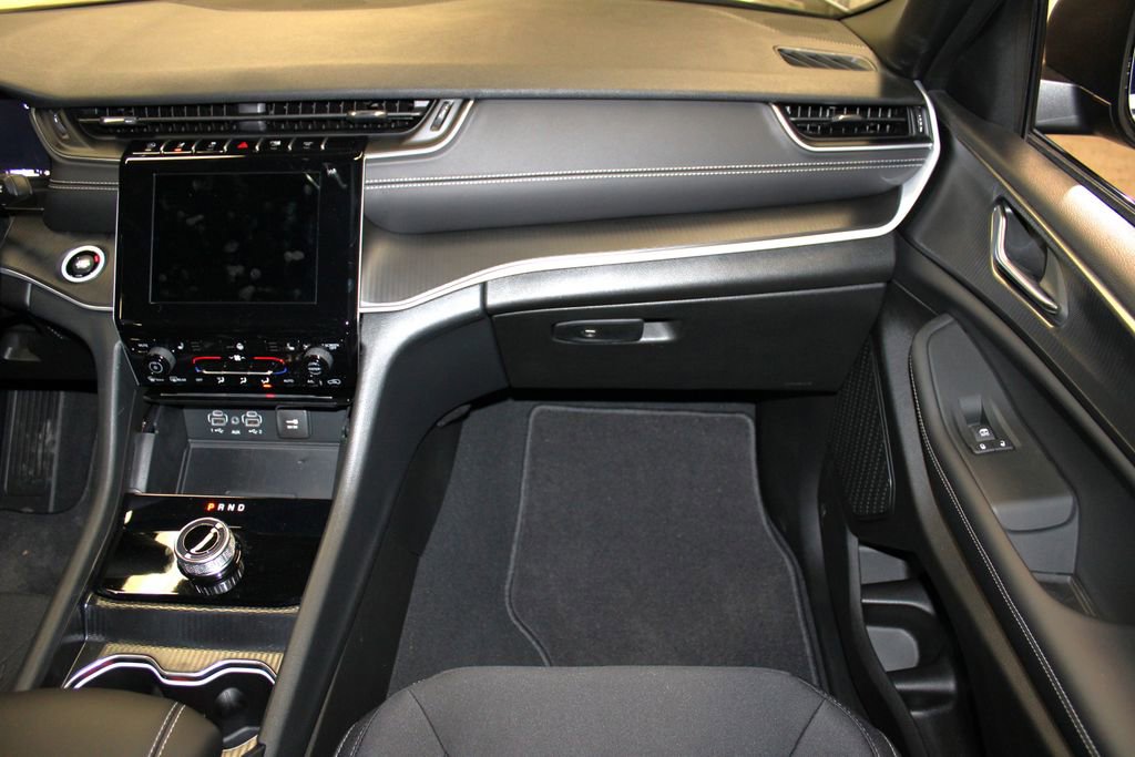 New 2025 Jeep Grand Cherokee Laredo w/ Luxury Tech Group I image 29