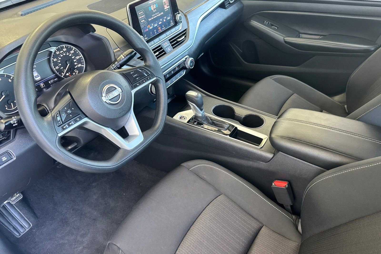 Used 2025 Nissan Altima 2.5 SV FWD image 10