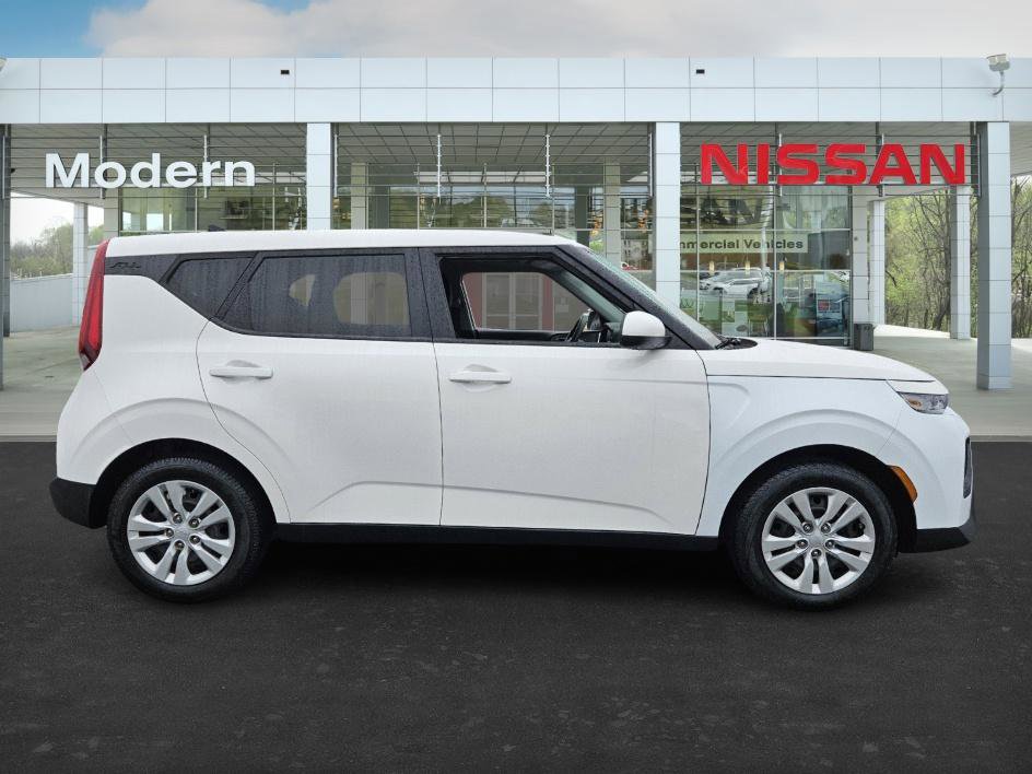 Used 2022 Kia Soul LX image 3
