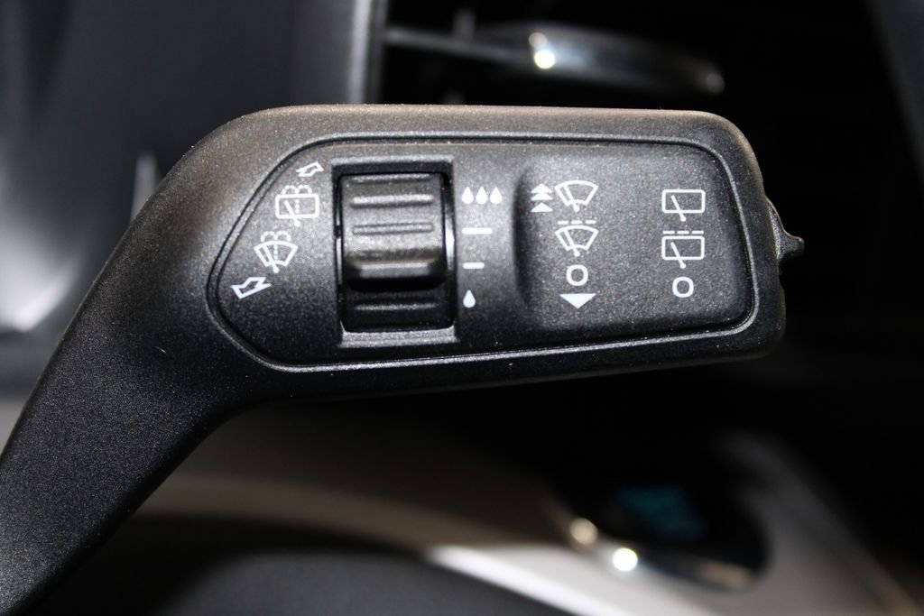 Used 2023 Ford Explorer XLT AWD/4WD image 26