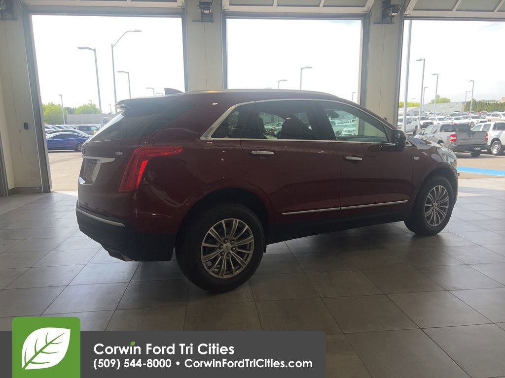 Used 2017 Cadillac XT5 Luxury w/ Driver Awareness Package FWD image 9