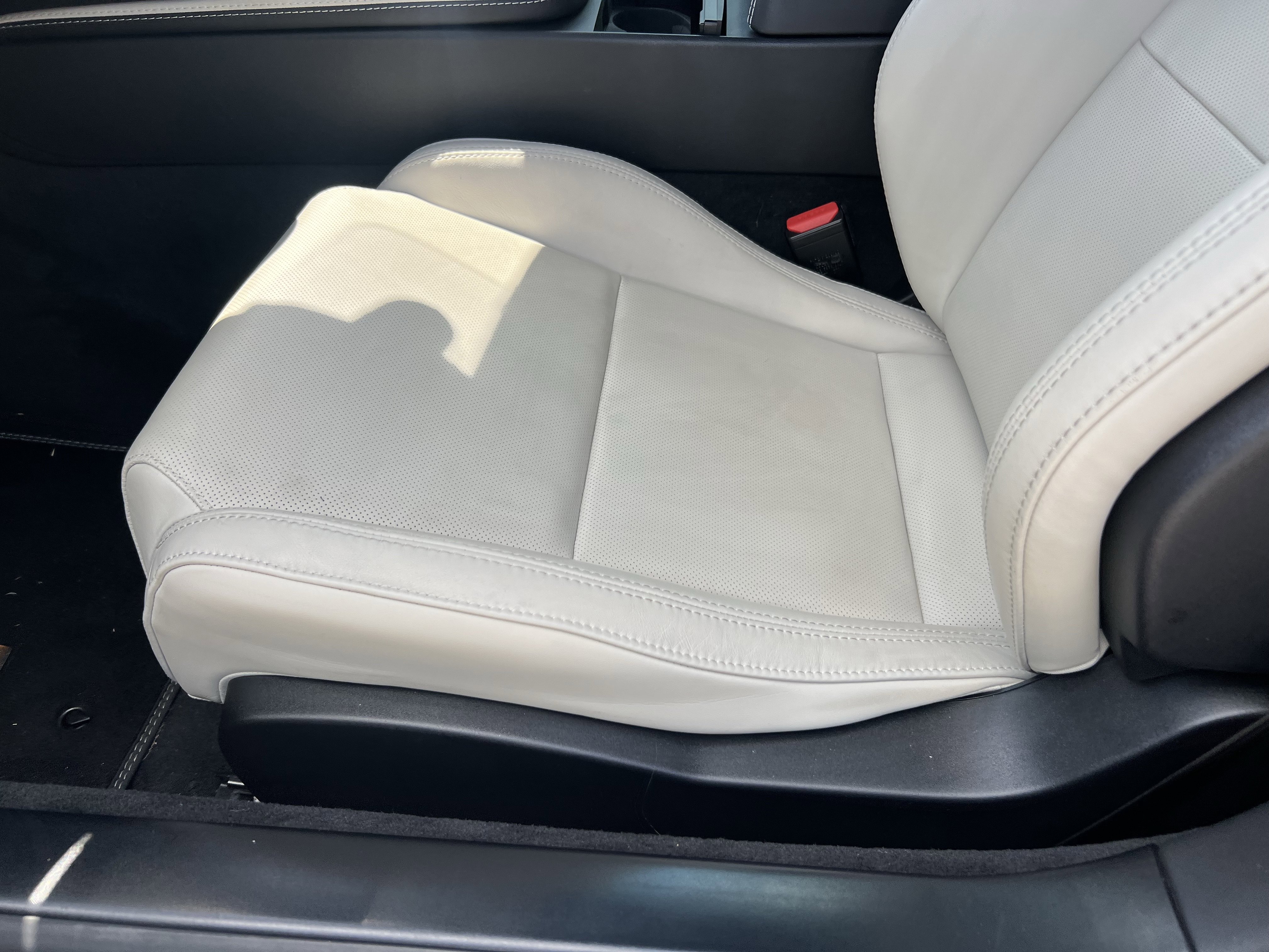 Certified 2023 Jaguar F-TYPE Coupe image 18