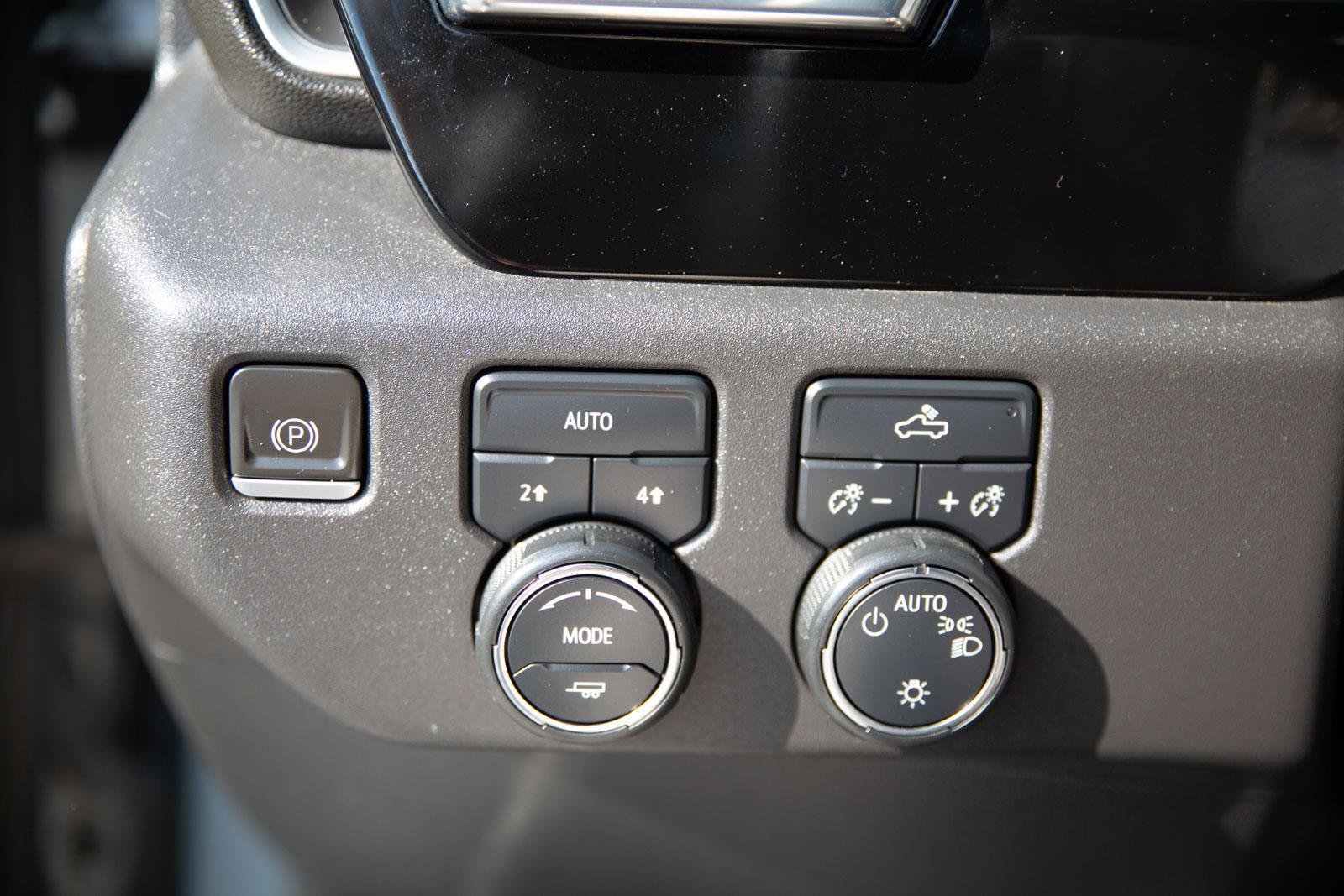Used 2023 Chevrolet Silverado 1500 LT AWD/4WD image 17