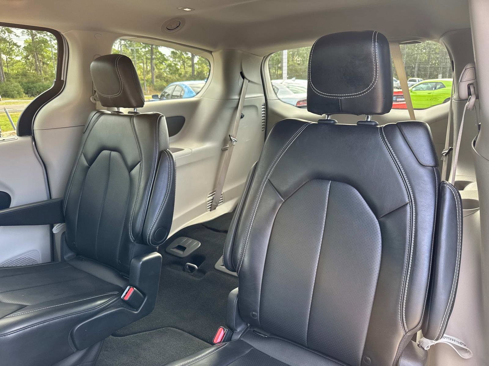 Certified 2024 Chrysler Pacifica Touring-L image 12