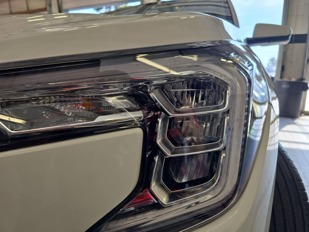 Used 2023 GMC Terrain SLT w/ Infotainment Package II FWD image 32