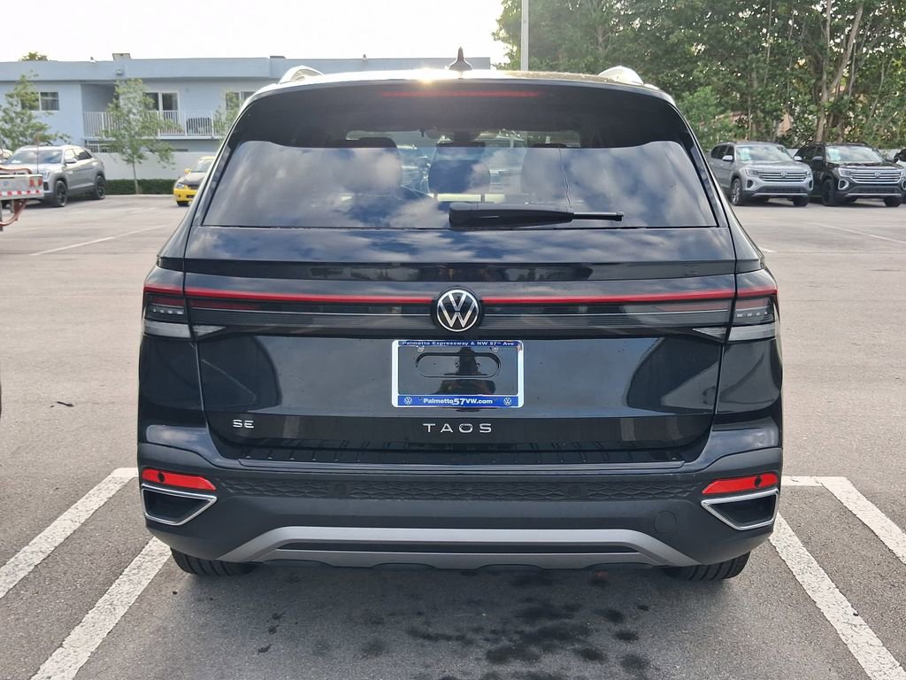 New 2026 Volkswagen Taos SE FWD image 4