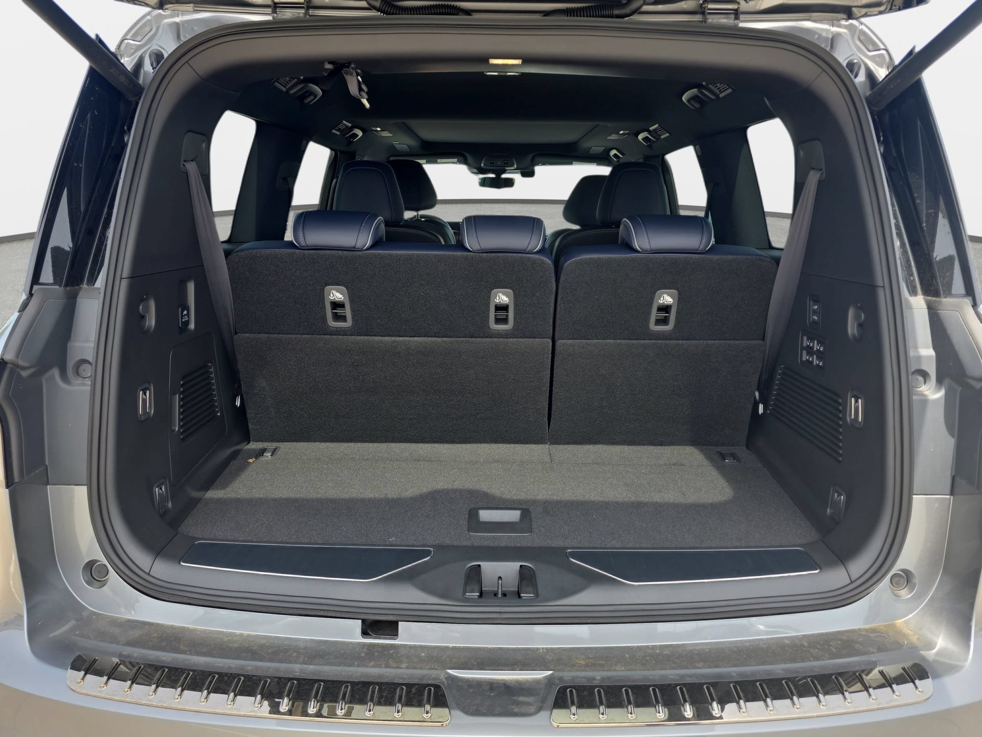 New 2026 INFINITI QX80 4WD w/ Sport Exterior Package image 12