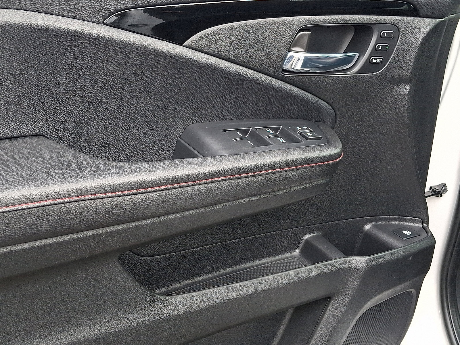 Certified 2025 Honda Ridgeline Black Edition image 13