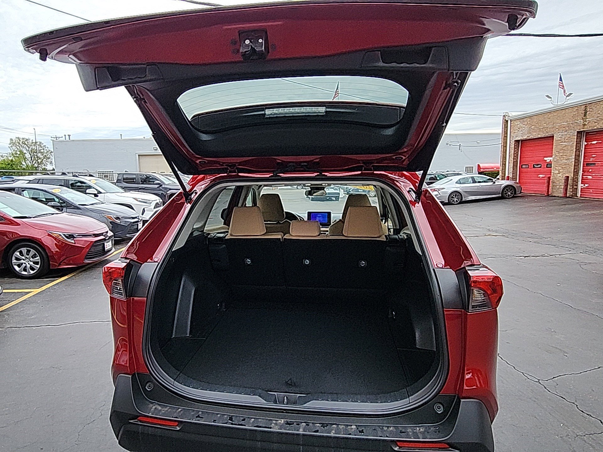Certified 2025 Toyota RAV4 LE FWD image 24
