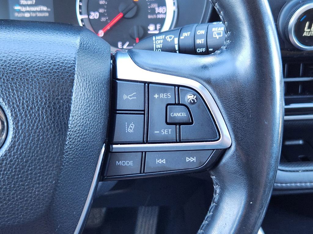 Used 2021 Toyota Highlander LE AWD/4WD image 19