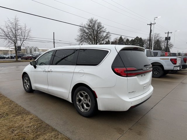 Used 2024 Chrysler Pacifica Limited image 5