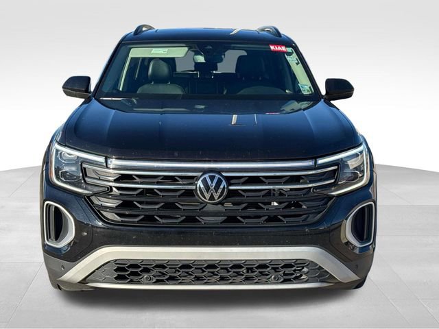 Used 2024 Volkswagen Atlas Peak Edition SE image 2