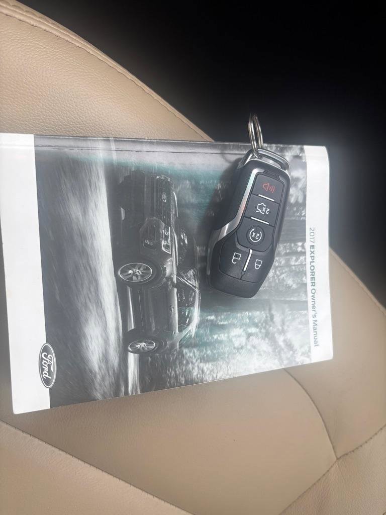 Used 2017 Ford Explorer XLT w/ Equipment Group 202A image 13