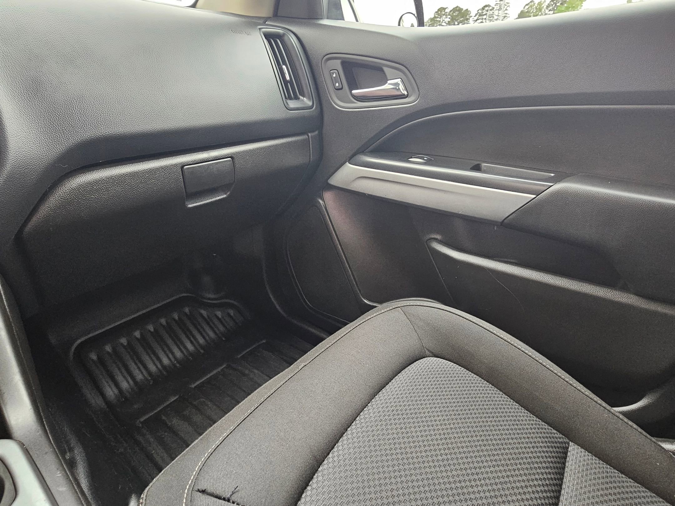 Used 2022 Chevrolet Colorado LT w/ Fleet Safety Package image 11