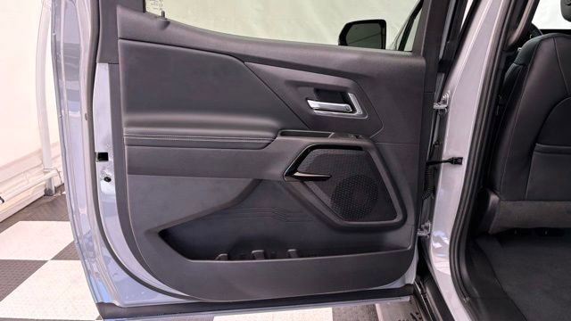 Used 2025 Chevrolet Silverado EV LT AWD/4WD image 20
