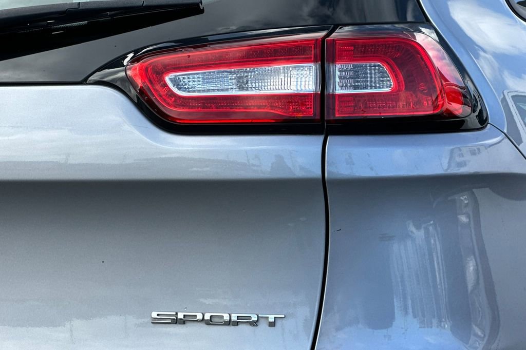 Used 2016 Jeep Cherokee Sport FWD image 25