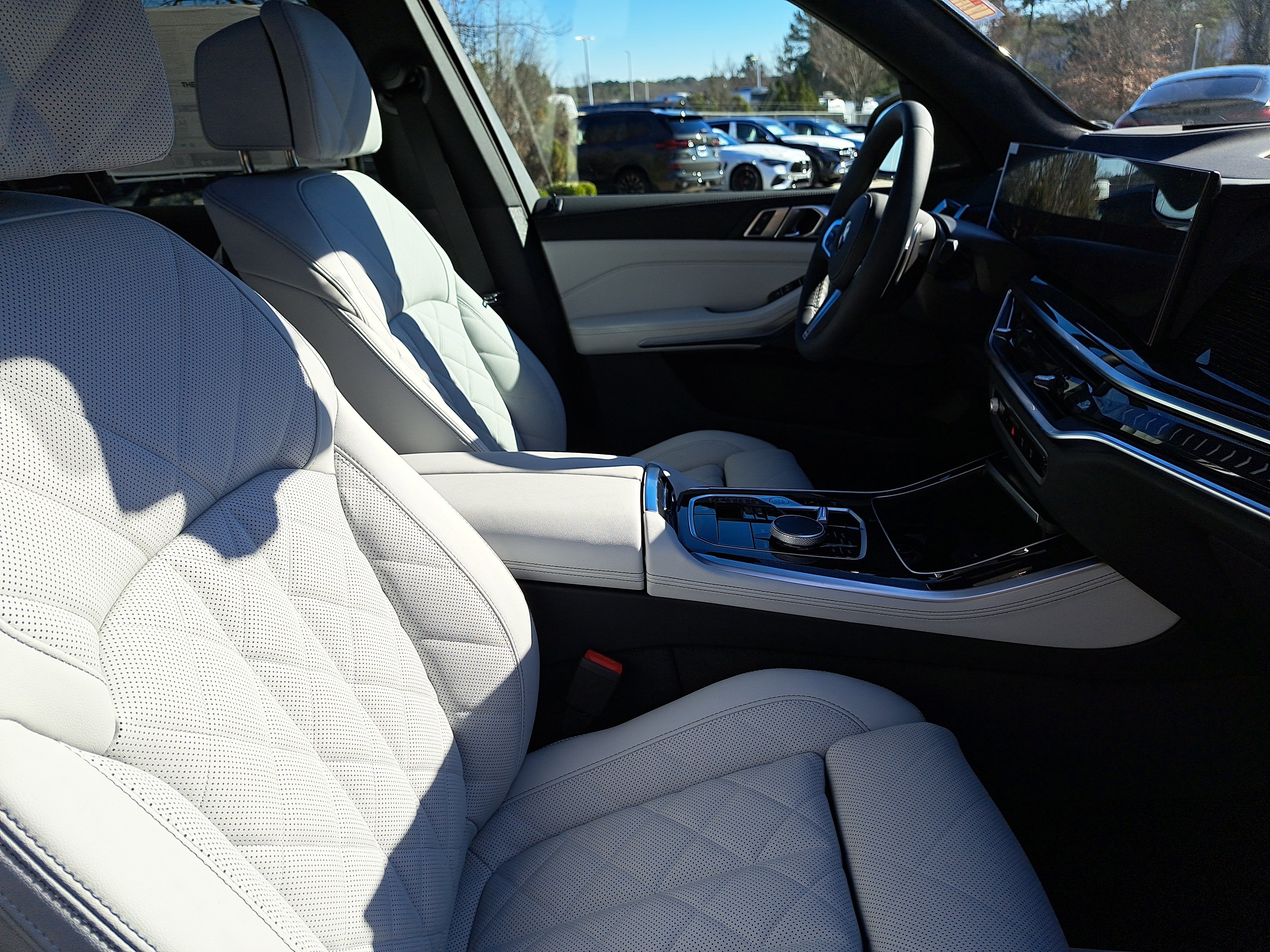 New 2026 BMW X5 xDrive40i w/ M Sport Package AWD/4WD image 10