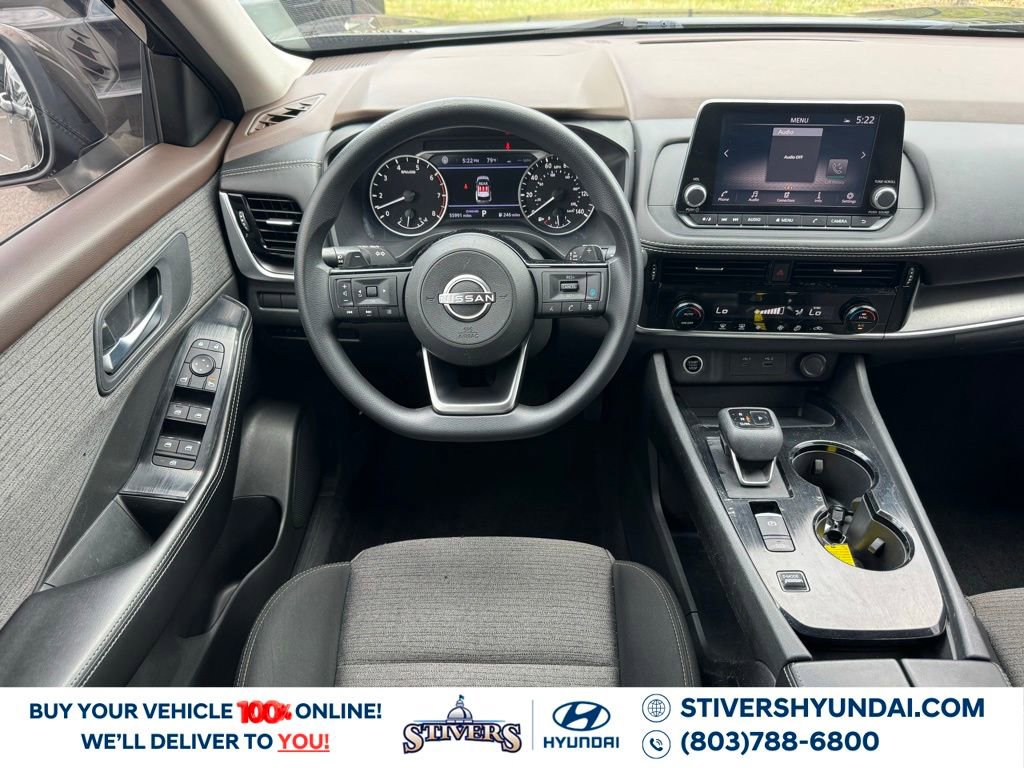 Used 2023 Nissan Rogue SV image 2