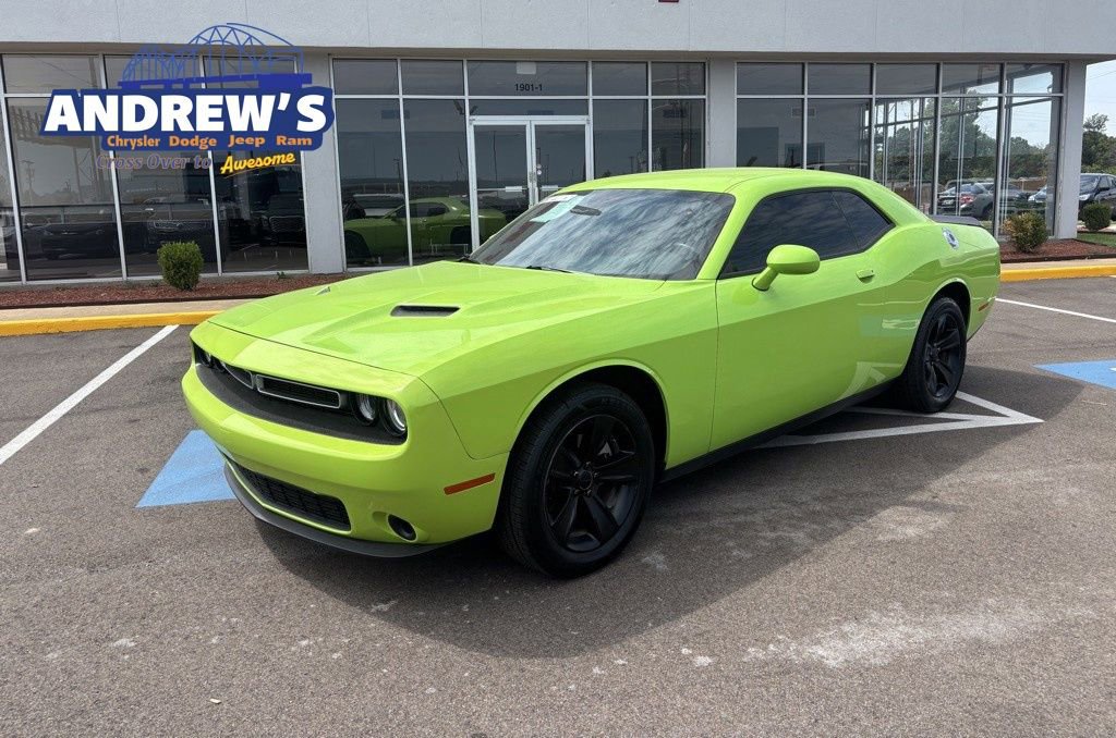 Used 2023 Dodge Challenger SXT image 1