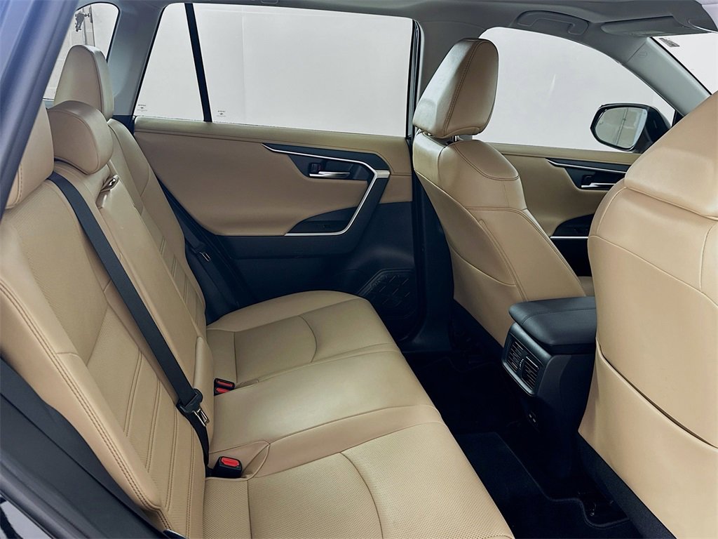 Used 2022 Toyota RAV4 Limited image 8