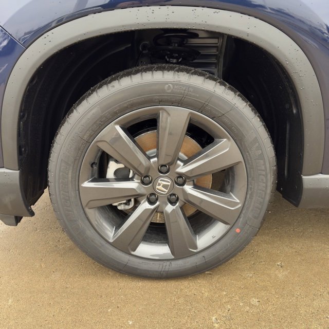 New 2025 Honda Pilot Sport image 9