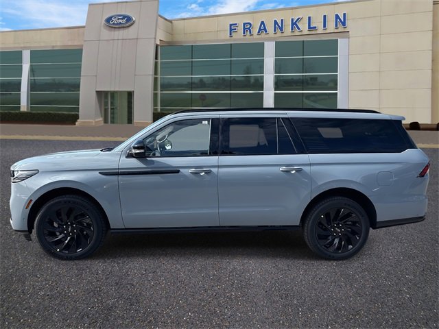 New 2025 Lincoln Navigator L Reserve w/ Jet Appearance Package image 4