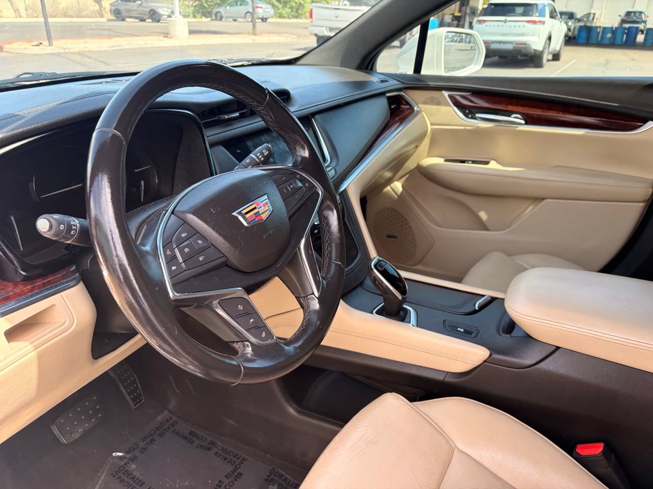 Used 2019 Cadillac XT5 Luxury w/ LPO, Radiant Package FWD image 17
